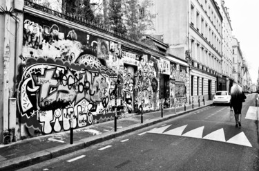 Photographie intitulée "GAINSBOURG HOME PAR…" par Gaudi .C, Œuvre d'art originale, Photographie non manipulée