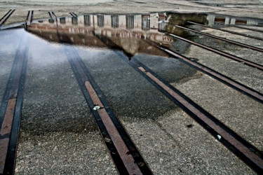 Photographie intitulée "Urban reflection" par Angie Black, Œuvre d'art originale, Photographie numérique