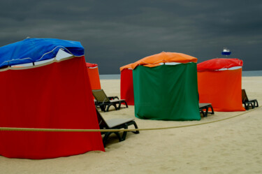 Photographie intitulée "Cabine de plage" par Angie Black, Œuvre d'art originale, Photographie numérique