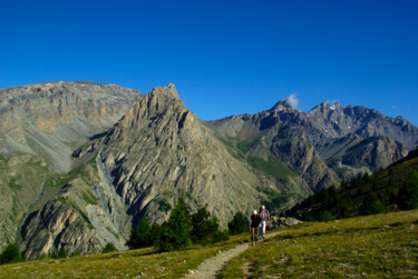 Photographie intitulée "Montée de Chambeyron" par Angie Black, Œuvre d'art originale, Photographie numérique