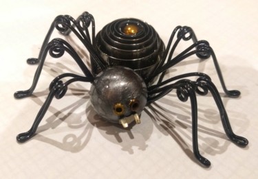 Escultura titulada "Petite araignée ron…" por Claire Savail, Obra de arte original, Metales