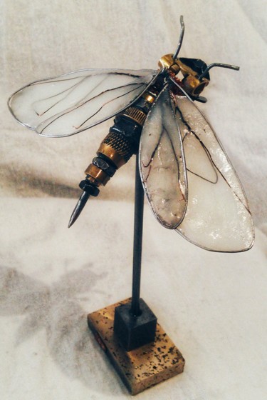 Sculpture titled "L'abeille" by Claire Savail, Original Artwork, Metals