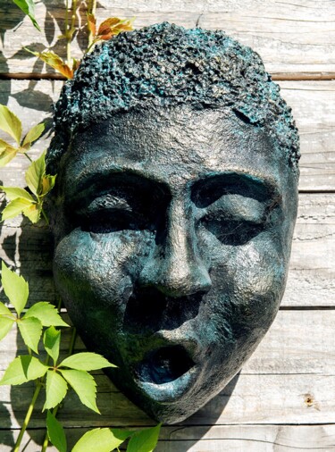 雕塑 标题为“Masque: Pale Maka” 由Claire Pellicone Fanni, 原创艺术品, 陶瓷