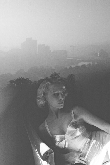 Fotografia intitolato "City's Dawn" da Clara Diebler, Opera d'arte originale, fotografia a pellicola