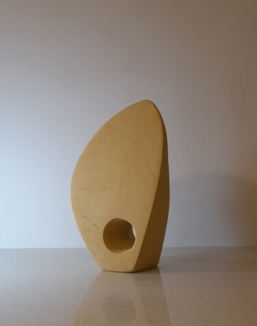 Skulptur mit dem Titel "Wing" von Clark Camilleri, Original-Kunstwerk, Stein