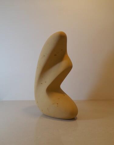 Skulptur mit dem Titel "Volare" von Clark Camilleri, Original-Kunstwerk, Stein