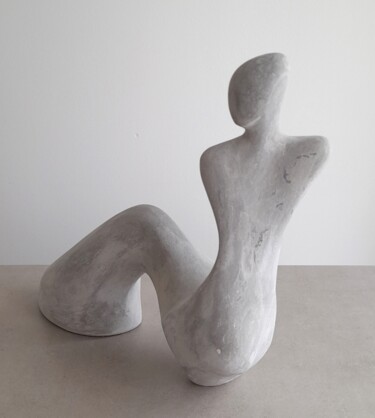 Sculptuur getiteld "Nova" door Clark Camilleri, Origineel Kunstwerk, Cement