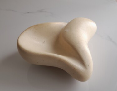 Скульптура под названием "Daphne" - Clark Camilleri, Подлинное произведение искусства, Камень