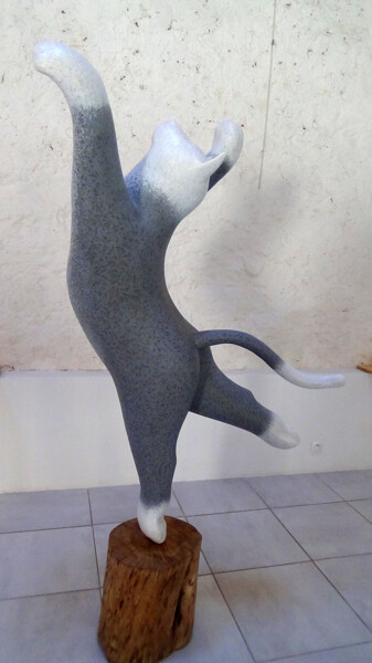 Skulptur mit dem Titel "L'élégance du CHAT" von Claude Feuillet, Original-Kunstwerk, Harz