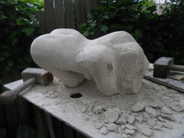 Sculpture titled "sur l'établi" by Claude Hardenne, Original Artwork, Stone