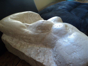 Скульптура под названием "Torse féminin" - Claude Hardenne, Подлинное произведение искусства, Камень