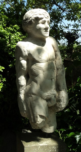 Skulptur mit dem Titel "pierre mutilée" von Claude Hardenne, Original-Kunstwerk, Stein