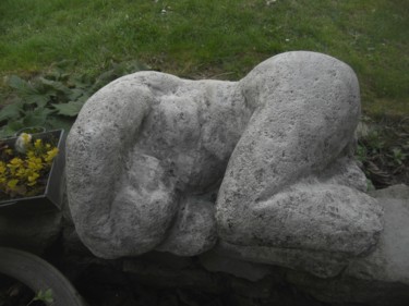 Sculpture titled "forme féminine" by Claude Hardenne, Original Artwork, Stone