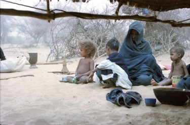 Fotografia zatytułowany „Campement touareg a…” autorstwa Claude Grand, Oryginalna praca, Fotografia filmowa