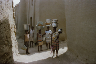 Fotografía titulada "Dans un village" por Claude Grand, Obra de arte original, Fotografía analógica
