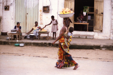 Photographie intitulée "Marchande de banane" par Claude Grand, Œuvre d'art originale, Photographie non manipulée