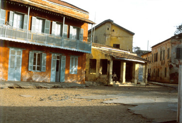Photographie intitulée "Maisons de Gorée" par Claude Grand, Œuvre d'art originale, Photographie non manipulée