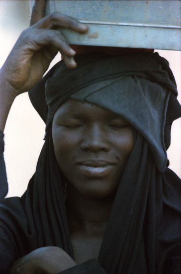 Photographie intitulée "femme-peul-2" par Claude Grand, Œuvre d'art originale