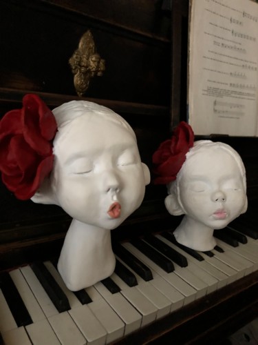 Sculpture titled "Divas" by Claudia Marques, Original Artwork, Clay