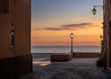 Photographie intitulée "Ligurian Alley" par Claudio De Sat, Œuvre d'art originale, Photographie numérique