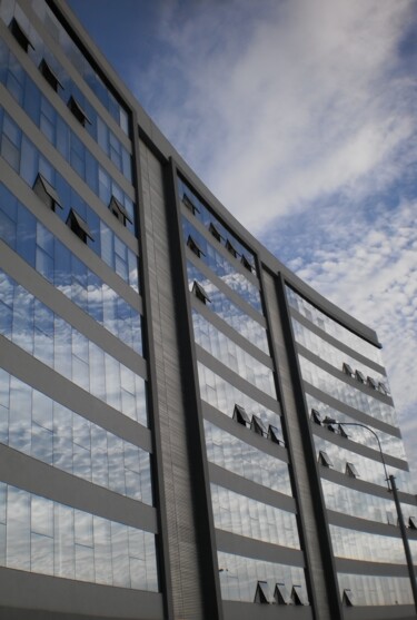 Photographie intitulée "CENTRO EMPRESARIAL" par Claudio Fernandez Concha Fotoarte, Œuvre d'art originale, Photographie numér…