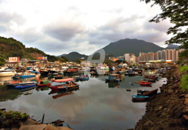 Fotografie getiteld "HK29-Harbor with Fi…" door Clement Tsang, Origineel Kunstwerk, Digitale fotografie