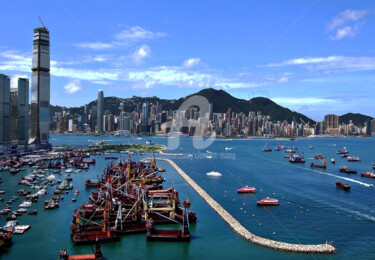 Photographie intitulée "HK06-Harbor for Con…" par Clement Tsang, Œuvre d'art originale, Photographie numérique