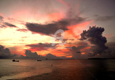 Photographie intitulée "Weather in Malaysia…" par Clement Tsang, Œuvre d'art originale, Photographie numérique