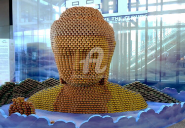 Photographie intitulée "HK25-Buddha Display…" par Clement Tsang, Œuvre d'art originale, Photographie numérique