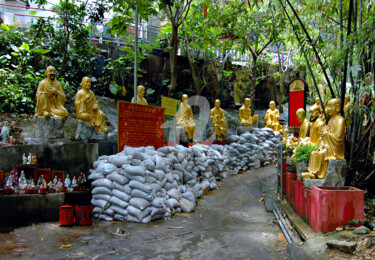 Photographie intitulée "HK03-Thousand Buddh…" par Clement Tsang, Œuvre d'art originale, Photographie numérique