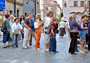 Fotografia intitolato "EUR16-Visitors Buyi…" da Clement Tsang, Opera d'arte originale, Fotografia digitale