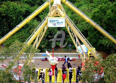 Φωτογραφία με τίτλο "HK14-Fun at Amuseme…" από Clement Tsang, Αυθεντικά έργα τέχνης, Ψηφιακή φωτογραφία