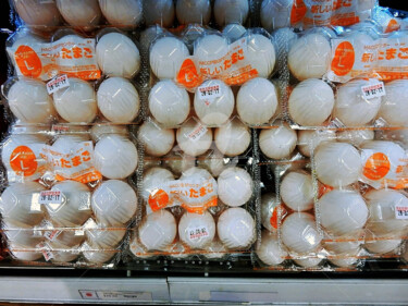 Photographie intitulée "Fresh Eggs for sale…" par Clement Tsang, Œuvre d'art originale, Photographie numérique