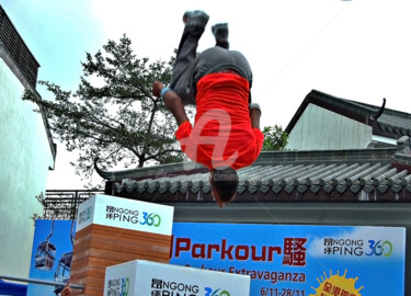 Фотография под названием "HK11-Street Perform…" - Clement Tsang, Подлинное произведение искусства, Цифровая фотография