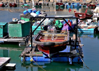 Fotografía titulada "HK67-Fishing Boat f…" por Clement Tsang, Obra de arte original, Fotografía digital