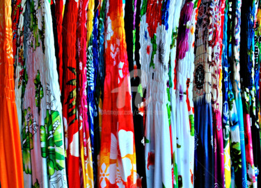 Photographie intitulée "Colorful Skirts for…" par Clement Tsang, Œuvre d'art originale, Photographie numérique