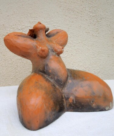 Scultura intitolato "dame 4" da Isabelle Clergue, Opera d'arte originale, Terracotta