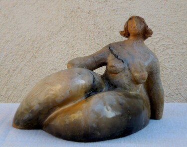 Sculpture titled "dame 5" by Isabelle Clergue, Original Artwork, Terra cotta