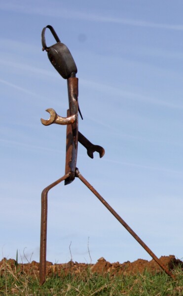 Skulptur mit dem Titel "WALKER" von Clive Manuel, Original-Kunstwerk, Metalle