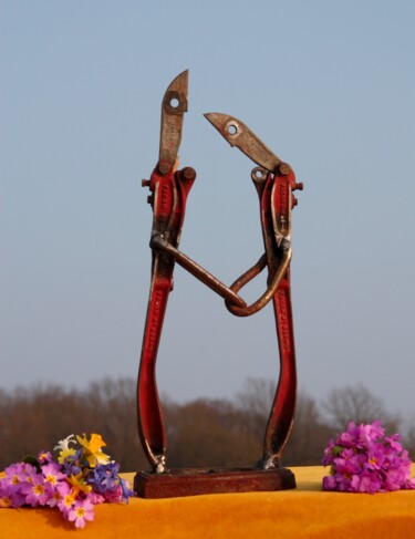 Sculpture titled "Love & support" by Clive Manuel, Original Artwork, Metals