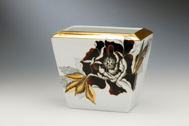 Diseño titulada "Vase pivoine" por Clotilde Ruegg, Obra de arte original, Arte de mesa