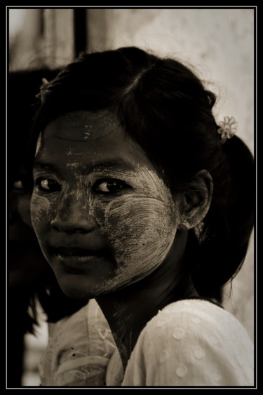 Photographie intitulée "Portrait #1-myanmar…" par Chupalia, Œuvre d'art originale