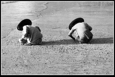 Photographie intitulée "peche-aux-coquillag…" par Chupalia, Œuvre d'art originale