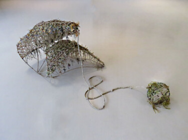Sculpture titled "L'oiseau rare" by Coco Vewenda, Original Artwork, Metals
