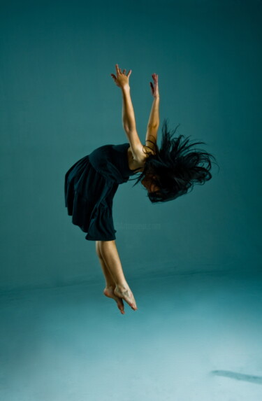 Photographie intitulée "Dancer: Gama #3" par Cody Choi, Œuvre d'art originale, Photographie numérique