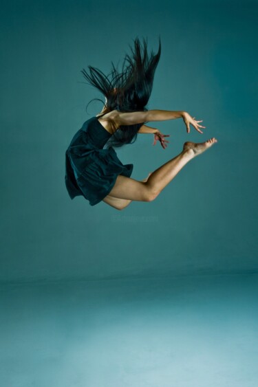Photographie intitulée "Dancer: Gama #2" par Cody Choi, Œuvre d'art originale, Photographie numérique