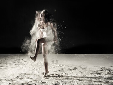 Fotografie getiteld "Dancer: Flora #1" door Cody Choi, Origineel Kunstwerk, Digitale fotografie