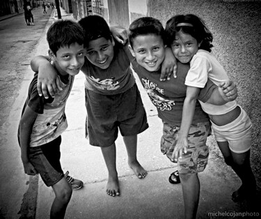 Photographie intitulée "Gibara, CUBA - «Kid…" par Cojan, Œuvre d'art originale, Photographie numérique