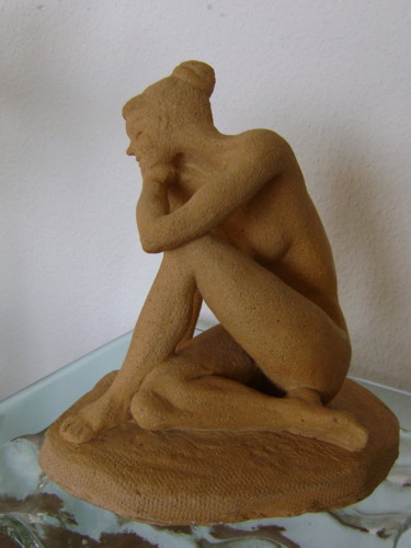 Sculpture titled "femme assise" by Colette Jotterand-Vetter, Original Artwork, Terra cotta