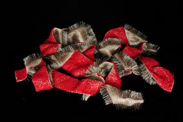 Instalación titulada "alfileres-rojos-com…" por Consuelo Walker, Obra de arte original
